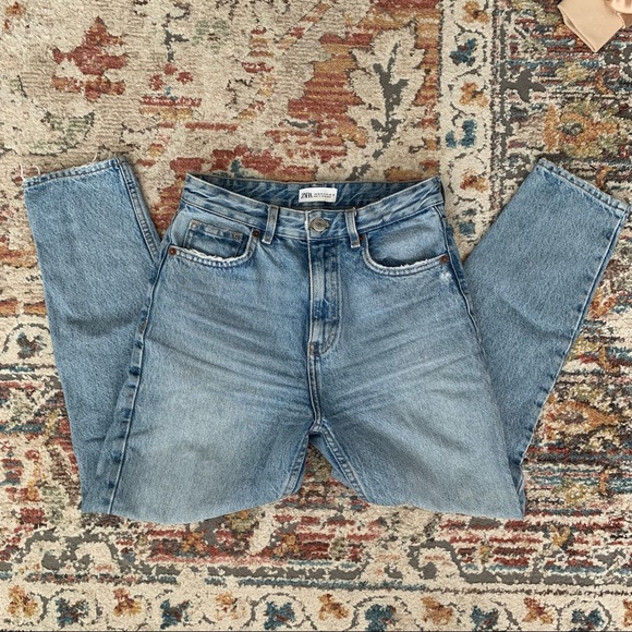 Zara Ripped Mom Jeans - Picture 2 of 5